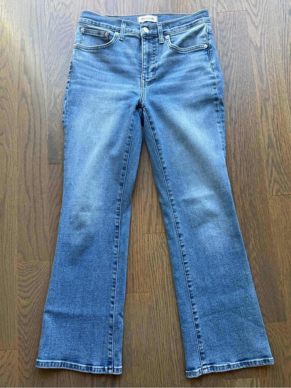 Madewell Mid Rise Kick out
Women's Boot Cut Kick Flare Jeans
Sz 28 - Picture 7 of 9